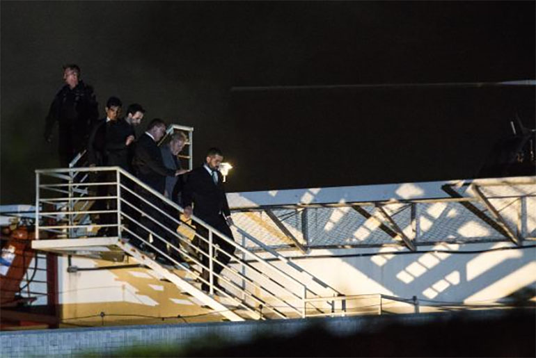 Curitiba - O ex-presidente Lula chega à sede da Superintendência da Polícia Federal onde vai cumprir pena - Foto: Marcello Casal Jr./Agência Brasil