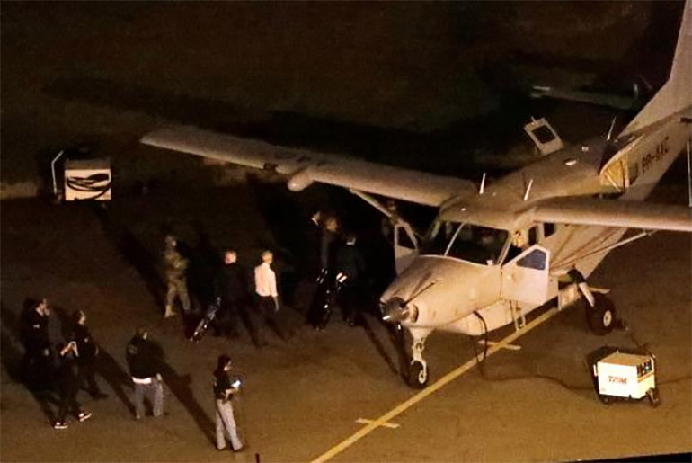 O ex-presidente Luiz Inácio Lula da Silva embarca em São Paulo com destino a Curitiba, onde irá cumprir a pena de prisão - Foto: Reuters/Paulo Whitaker/Direitos Reservados