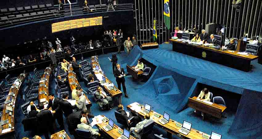 Os senadores iro decidir se aceitam o processo de impeachment de Dilma Rousseff - Fbio Pozzebom/Agncia Brasil